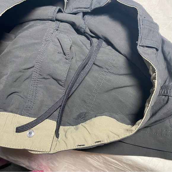 The North Face Womens size 6 Khaki Gray Cargo Hiking Shorts 6.5 inch lightweight - Picture 8 of 13